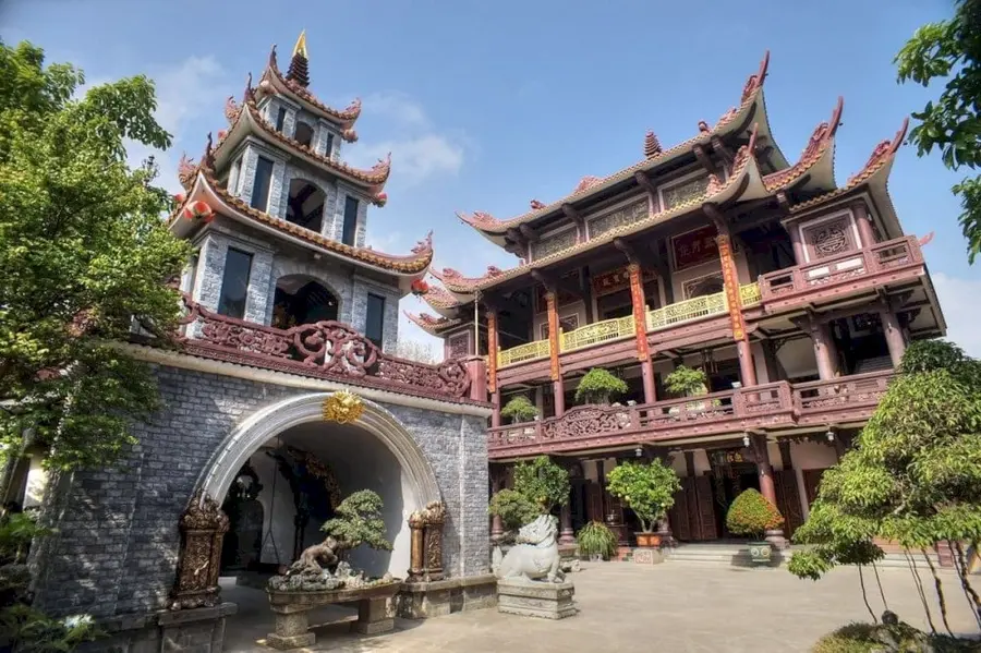 Những hoạt động tâm linh thú vị diễn ra trong khuôn viên Chùa Long Khánh.